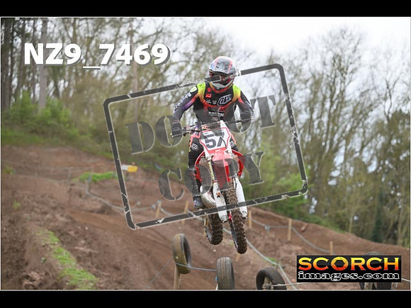 Experts-068