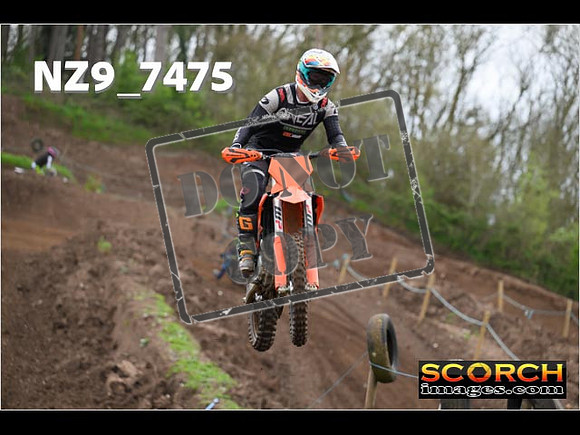 Experts-074