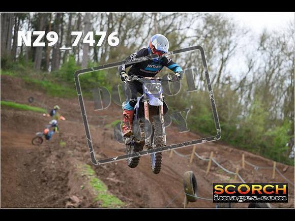Experts-075