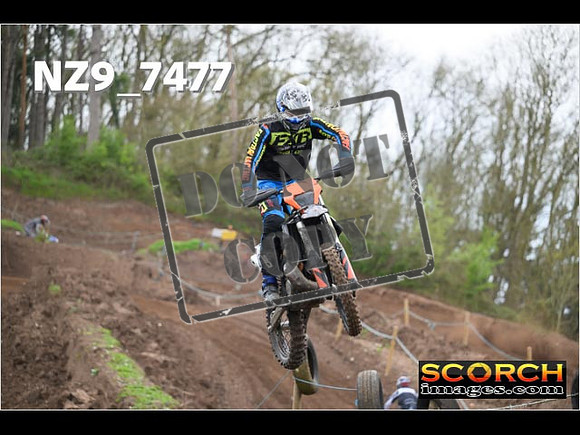 Experts-076