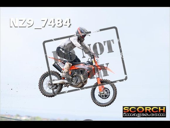 Experts-083