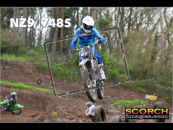 Experts-084