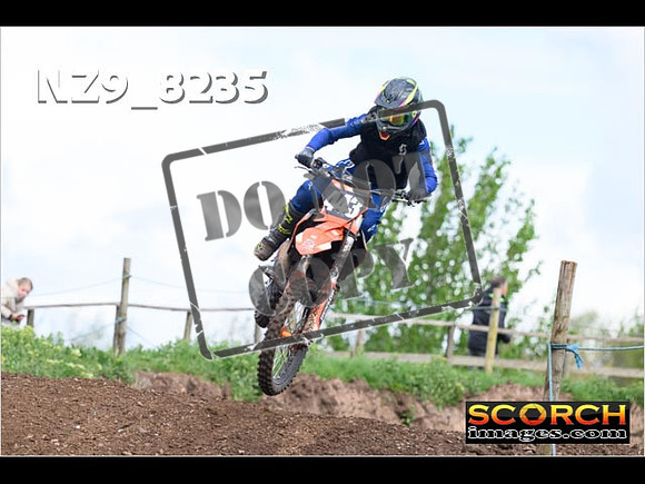 Experts-382