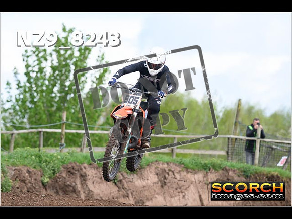 Experts-390