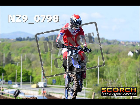 Experts-063