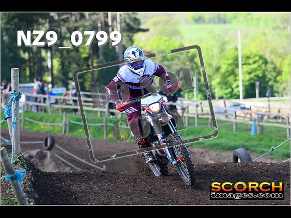 Experts-064