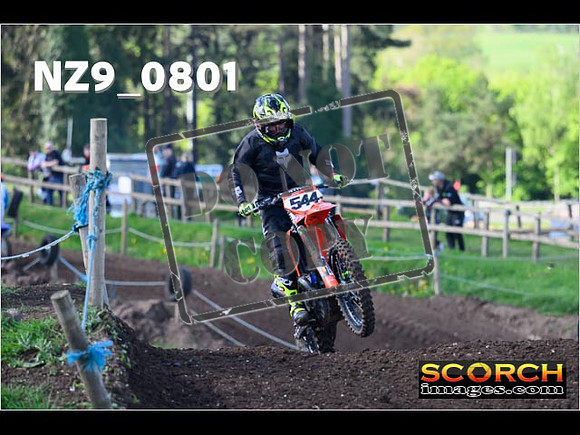 Experts-066