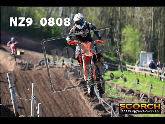 Experts-073