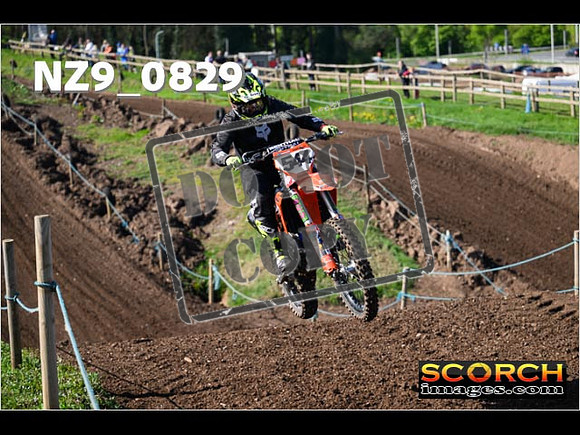 Experts-094