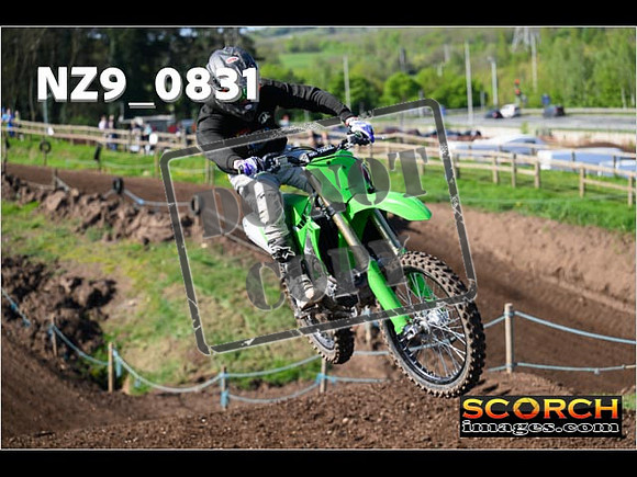 Experts-096