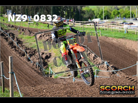 Experts-097