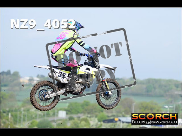 Experts-032