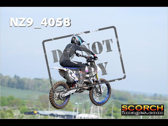 Experts-038