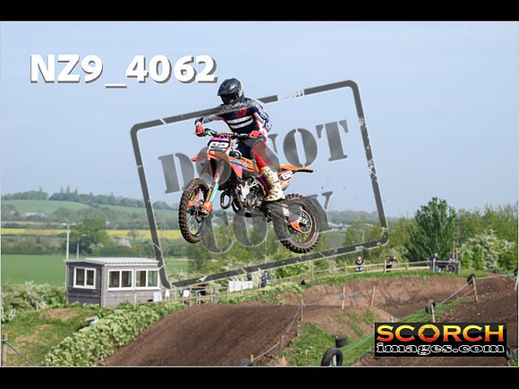 Experts-042