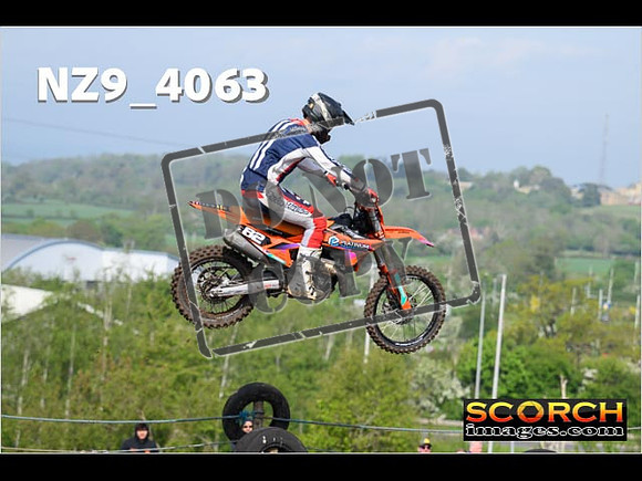 Experts-043