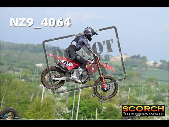 Experts-044