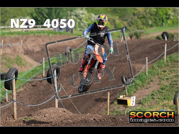 Experts-030