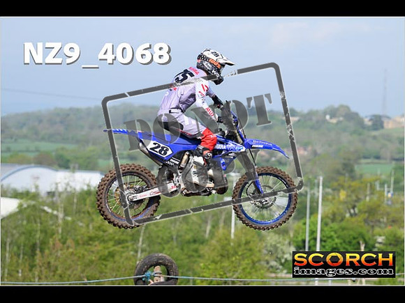 Experts-048