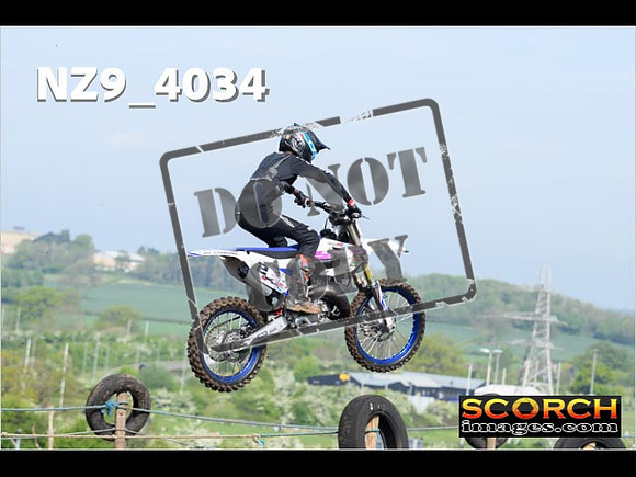 Experts-014