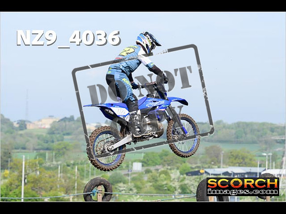 Experts-016