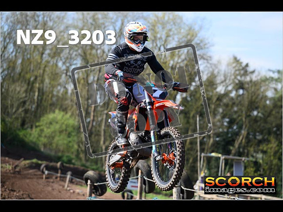 Experts-063