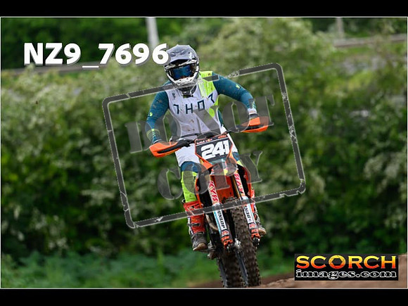IntersGreenOrange-353