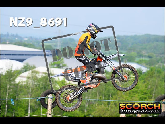 Experts-034