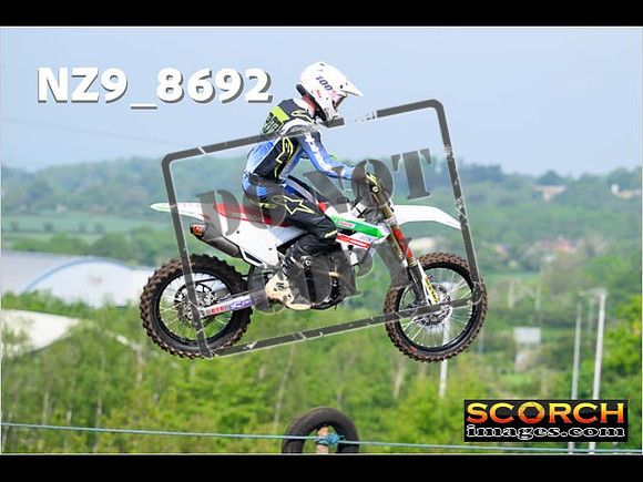 Experts-035