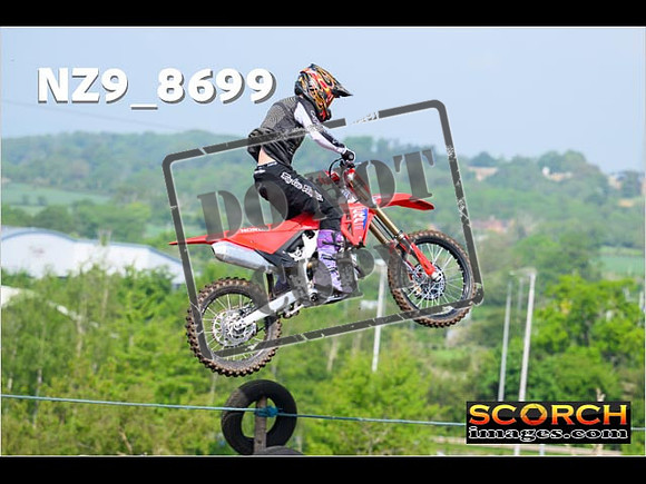 Experts-042