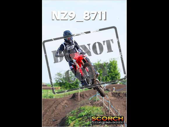 Experts-054