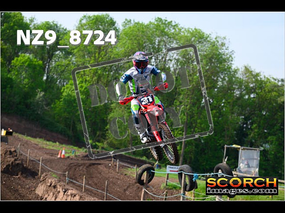 Experts-066