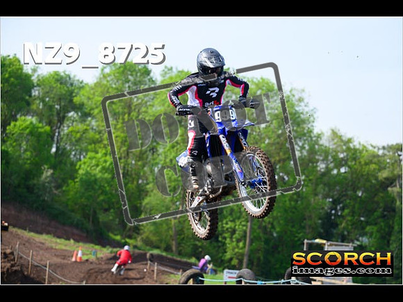 Experts-067