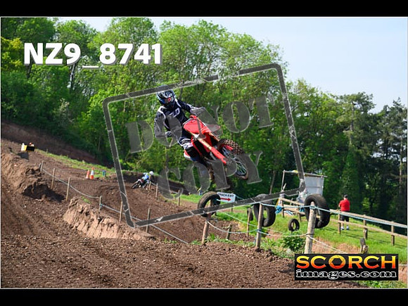 Experts-083