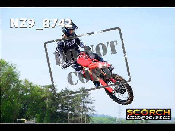 Experts-084
