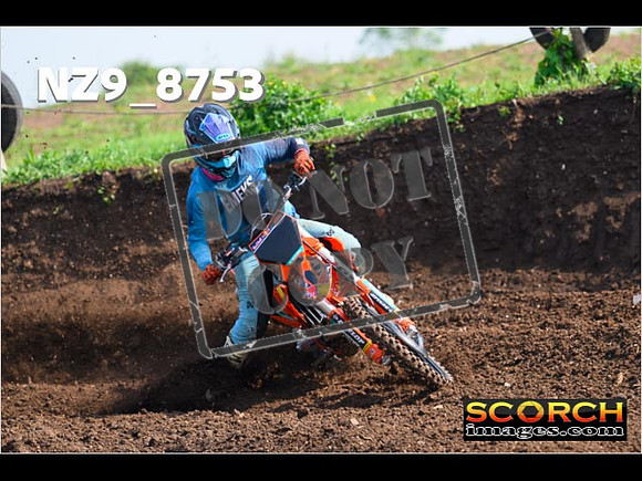 Experts-095