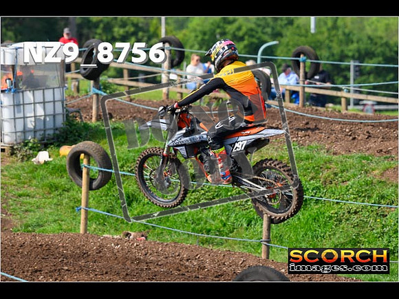 Experts-098