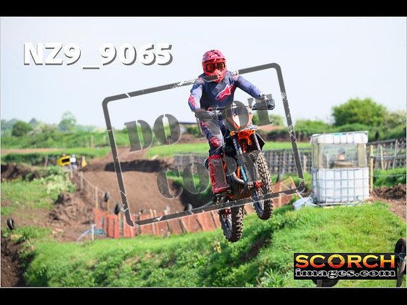 Experts-186