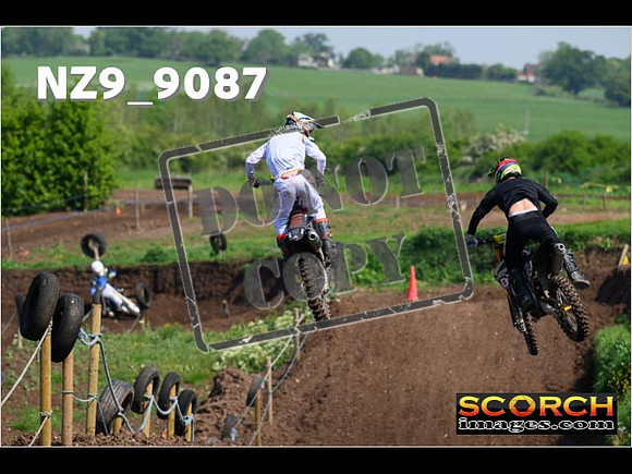 Experts-208