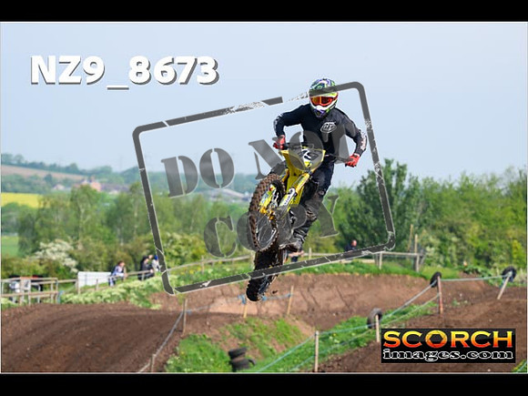 Experts-016