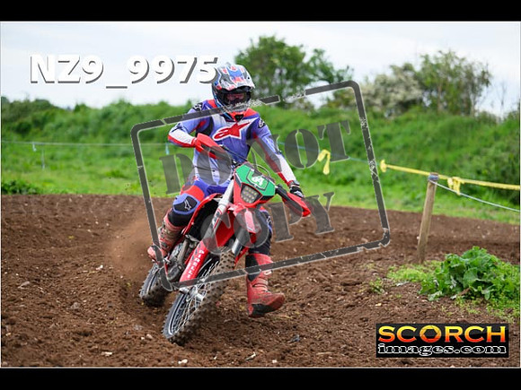 Experts-030