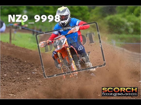 Experts-053