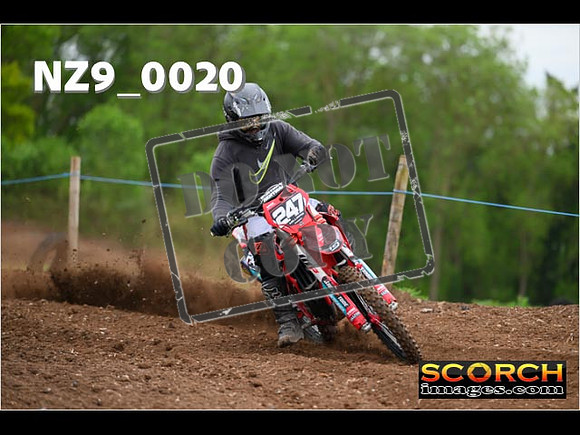 Experts-074