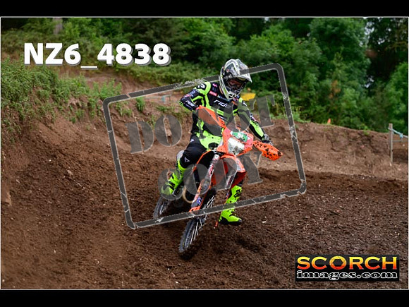 Experts-034