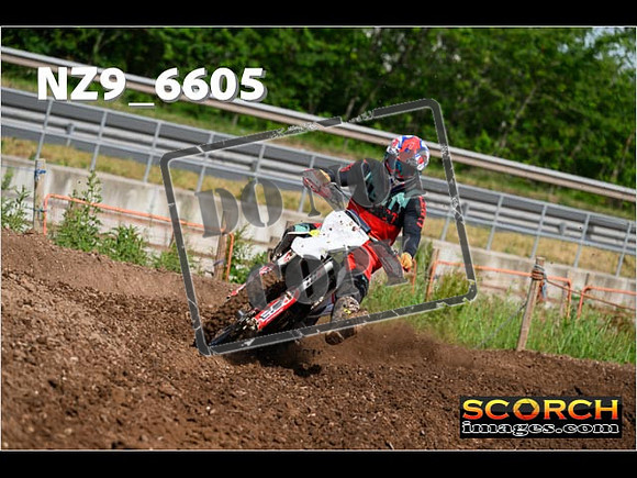Experts-047