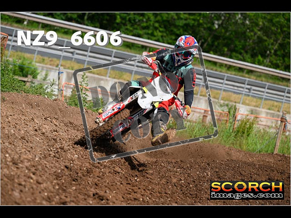 Experts-048