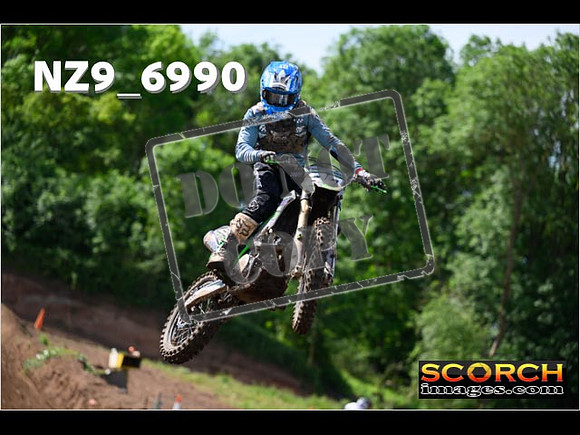 Experts-068