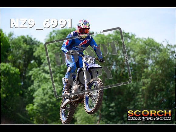 Experts-069