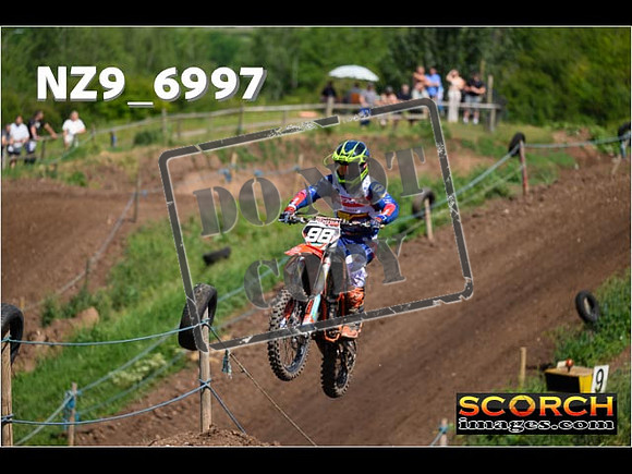 Experts-074