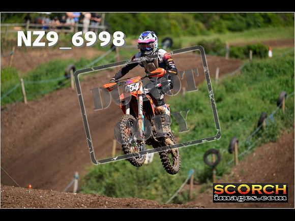 Experts-075