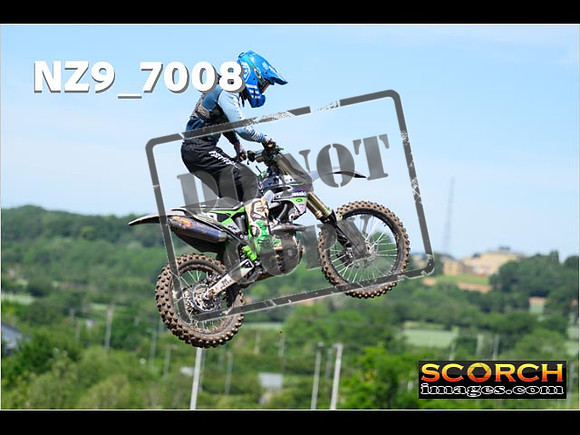 Experts-085